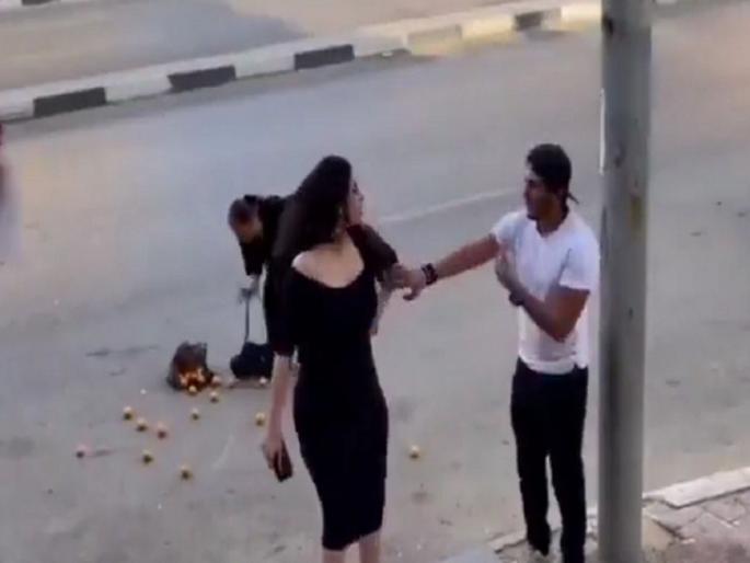 couple helps old woman in turn saves life of themselves video goes viral | वृद्ध महिलेला मदत करायला गेले पण स्वत:चा जीव वाचवला, कसा? पाहा video couple helps old woman in turn saves life of themselves video goes viral | वृद्ध महिलेला मदत करायला गेले पण स्वत:चा जीव वाचवला, कसा? पाहा video