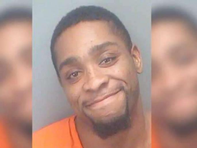 US : Man drugs wrapped around penis says not his | प्रायव्हेट पार्टला बांधून घेऊन जात होता ड्रग्स, पोलिसांनी पकडलं तर दिलं अजब उत्तर US : Man drugs wrapped around penis says not his | प्रायव्हेट पार्टला बांधून घेऊन जात होता ड्रग्स, पोलिसांनी पकडलं तर दिलं अजब उत्तर