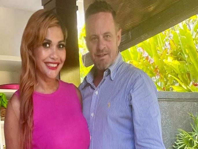 Bali : Man murdered by girlfriend while talking to his family on video call | प्रेयसीसोबत असताना 'त्याने' आधीच्या पत्नीला लावला फोन, रक्ताच्या थारोळ्यात सापडला त्याचा मृतदेह Bali : Man murdered by girlfriend while talking to his family on video call | प्रेयसीसोबत असताना 'त्याने' आधीच्या पत्नीला लावला फोन, रक्ताच्या थारोळ्यात सापडला त्याचा मृतदेह