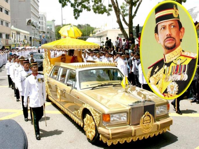 Sultan of Brunei Lifestyle and his 5,000 Car Collection | 'या' पंतप्रधानाकडे आहेत ४ खरब रूपये किंमतच्या कार्स, कलेक्शन बघून चक्रावून जाल Sultan of Brunei Lifestyle and his 5,000 Car Collection | 'या' पंतप्रधानाकडे आहेत ४ खरब रूपये किंमतच्या कार्स, कलेक्शन बघून चक्रावून जाल