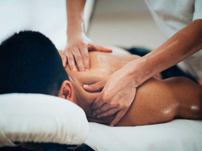 Old man dies naked on table while getting massage in Thailand | थायलॅंडच्या पार्लरमध्ये मसाज घेण्यासाठी गेली होती वयोवृद्ध व्यक्ती, तरूणीने हात लावताच झाला मृत्यू Old man dies naked on table while getting massage in Thailand | थायलॅंडच्या पार्लरमध्ये मसाज घेण्यासाठी गेली होती वयोवृद्ध व्यक्ती, तरूणीने हात लावताच झाला मृत्यू