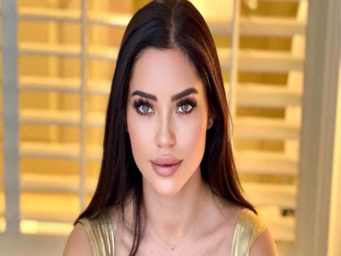 Billionaire wife went on a date with unknown fan and charged money | अनोळखी व्यक्तीसोबत डेटवर गेली अब्जाधीशाची पत्नी, त्याच्याकडून वसूल केली मोठी रक्कम; कारण... Billionaire wife went on a date with unknown fan and charged money | अनोळखी व्यक्तीसोबत डेटवर गेली अब्जाधीशाची पत्नी, त्याच्याकडून वसूल केली मोठी रक्कम; कारण...