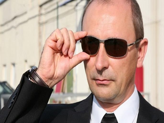 Russia-Ukraine Crisis : Putin lookalike shares fear of life after Ukraine invasion | रशियाचे राष्ट्राध्यक्ष पुतिन यांच्या डुप्लिकेटच्या मागे लागले लोक, ओरडून ओरडून मागतोय मदत Russia-Ukraine Crisis : Putin lookalike shares fear of life after Ukraine invasion | रशियाचे राष्ट्राध्यक्ष पुतिन यांच्या डुप्लिकेटच्या मागे लागले लोक, ओरडून ओरडून मागतोय मदत