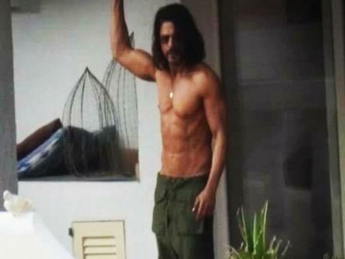 Shahrukh Khan shirtless picture goes viral on social media fans gets crazy looking pathan look | आरारारा खतरनाक! शाहरूख खानचा शर्टलेस लूक असलेला फोटो व्हायरल, फॅन्सकडून कौतुक! Shahrukh Khan shirtless picture goes viral on social media fans gets crazy looking pathan look | आरारारा खतरनाक! शाहरूख खानचा शर्टलेस लूक असलेला फोटो व्हायरल, फॅन्सकडून कौतुक!