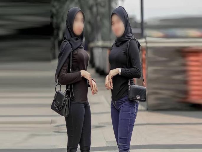 Two female friends want to marry the same man, facebook post goes viral | बोंबला! एकाच तरूणासोबत लग्न करायचं म्हणताहेत या मैत्रिणी, सोशल मीडियावर टाकून दिली माहिती