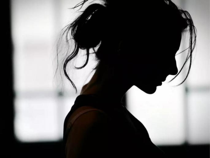 Doctor raped pregnant woman while she was undergoing c section delivery | डिलिव्हरी दरम्यान डॉक्टरने महिलेवर केला रेप, कॅमेरात कैद झाली धक्कादायक घटना Doctor raped pregnant woman while she was undergoing c section delivery | डिलिव्हरी दरम्यान डॉक्टरने महिलेवर केला रेप, कॅमेरात कैद झाली धक्कादायक घटना