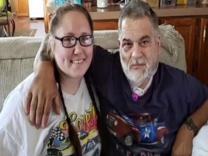 Girl fell in love with boyfriends father both got married | बॉयफ्रेन्डच्या वडिलांच्या प्रेमात पडली तरूणी, दोघांनी लग्नही केलं... Girl fell in love with boyfriends father both got married | बॉयफ्रेन्डच्या वडिलांच्या प्रेमात पडली तरूणी, दोघांनी लग्नही केलं...