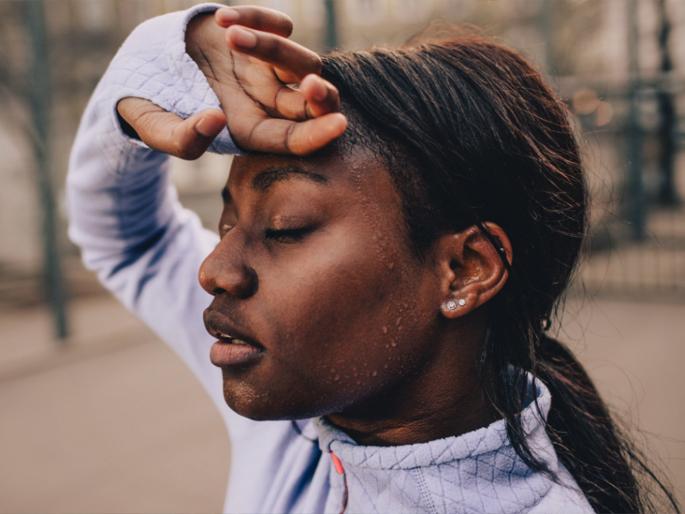 Heart attack symptoms : Sudden too much sweating is the warning signs of a heart attack stroke dementia | जास्त घाम येणं या गंभीर आजाराचा आहे संकेत, जीवालाही होऊ शकतो धोका! Heart attack symptoms : Sudden too much sweating is the warning signs of a heart attack stroke dementia | जास्त घाम येणं या गंभीर आजाराचा आहे संकेत, जीवालाही होऊ शकतो धोका!