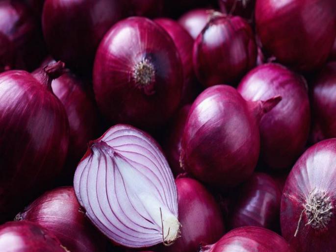 Side effects of onion stomach distress or pain after eating onion, Skin Irritation or eczema | कांदा खाण्याचे फायदे तर माहीत असतीलच, आता जास्त कांदा खाण्याचे नुकसाही जाणून घ्या Side effects of onion stomach distress or pain after eating onion, Skin Irritation or eczema | कांदा खाण्याचे फायदे तर माहीत असतीलच, आता जास्त कांदा खाण्याचे नुकसाही जाणून घ्या