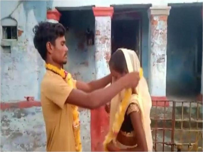 After breaking two marriages of girlfriend lover married her in temple in Bihar | अजब प्रेम की गजब कहानी: प्रेयसीची दोन झालेली लग्ने मोडली, मग स्वत: बनला नवरदेव.... After breaking two marriages of girlfriend lover married her in temple in Bihar | अजब प्रेम की गजब कहानी: प्रेयसीची दोन झालेली लग्ने मोडली, मग स्वत: बनला नवरदेव....