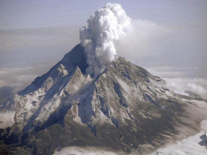 Australia : Woman nearly melted in volcano eruption shares her story | कुटुंबियांसोबत ज्वालामुखी बघण्यासाठी गेली होती तरूणी, अचानक उद्रेक झाला आणि... Australia : Woman nearly melted in volcano eruption shares her story | कुटुंबियांसोबत ज्वालामुखी बघण्यासाठी गेली होती तरूणी, अचानक उद्रेक झाला आणि...