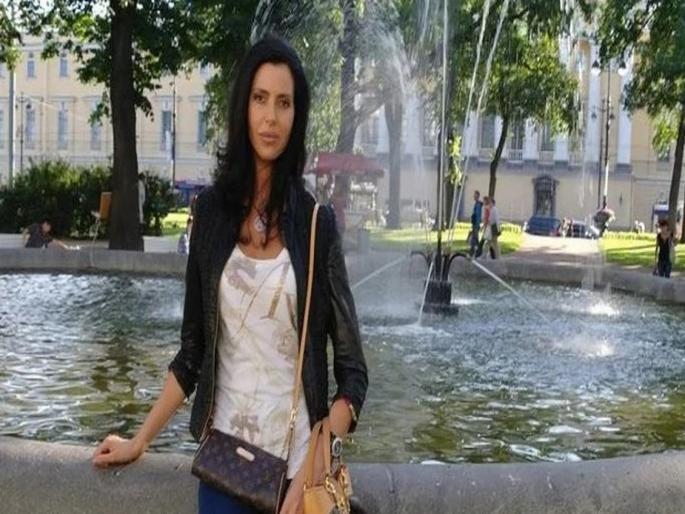 Glam Russian bank boss staged 'robbery of the century' before fleeing in jet | मित्रासोबत मिळून महिलेने बॅंकेत केला मोठा घोटाळा, तिजोरीत कागद भरून कोट्यवधी रूपये घेऊन फरार