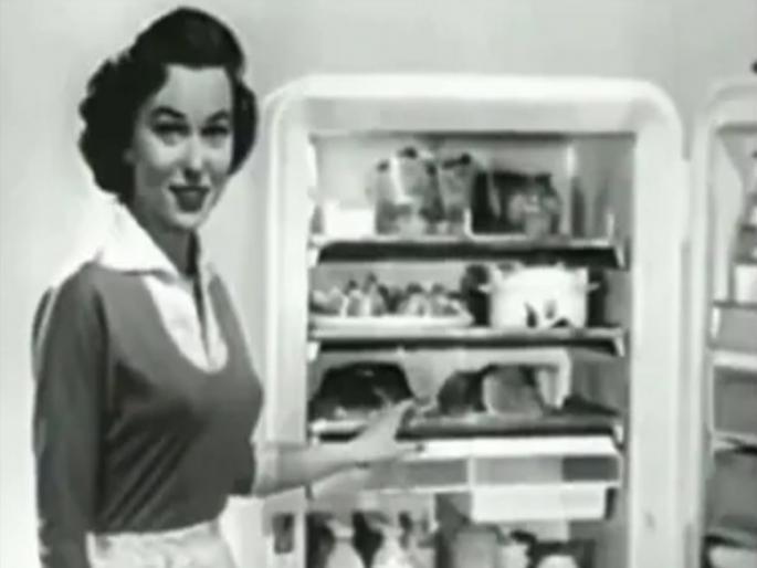 66 year old fridge advertisement of 1956 goes viral | VIDEO : कसा होता 66 वर्षाआधीचा फ्रीज, खासियत पाहून अवाक् झालेत लोक 66 year old fridge advertisement of 1956 goes viral | VIDEO : कसा होता 66 वर्षाआधीचा फ्रीज, खासियत पाहून अवाक् झालेत लोक