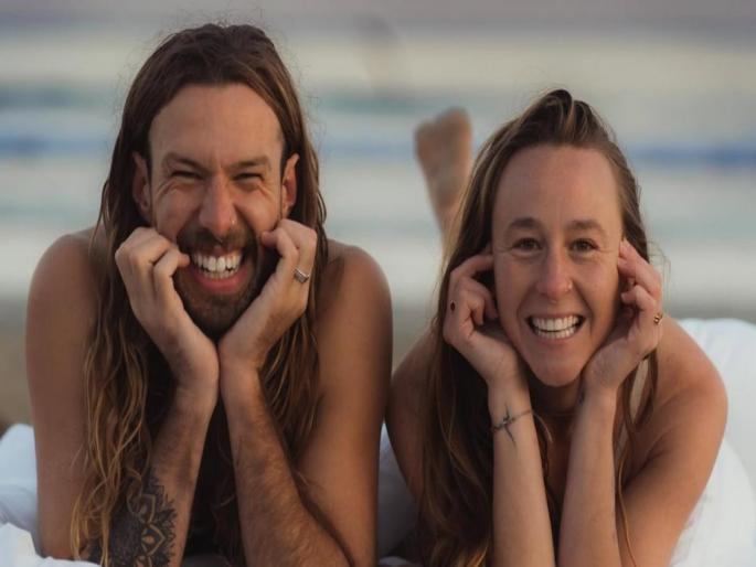 Couple on a 10 year honeymoon living off 640 rupess a day by selling photos | 12 महिन्यांपासून हनीमूनवर आहे हे कपल, पुढील 9 वर्षही तेच करण्याच्या आहे त्यांचा प्लान! Couple on a 10 year honeymoon living off 640 rupess a day by selling photos | 12 महिन्यांपासून हनीमूनवर आहे हे कपल, पुढील 9 वर्षही तेच करण्याच्या आहे त्यांचा प्लान!