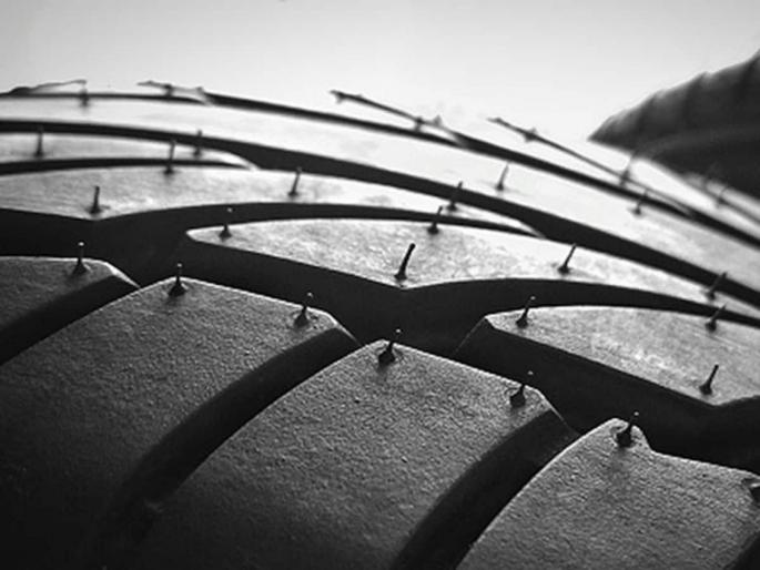 Why tyres have little rubber hair on them | बाइक किंवा गाडीच्या टायरवर का असतात काटेदार रबर हेअर? जाणून घ्या कारण... Why tyres have little rubber hair on them | बाइक किंवा गाडीच्या टायरवर का असतात काटेदार रबर हेअर? जाणून घ्या कारण...