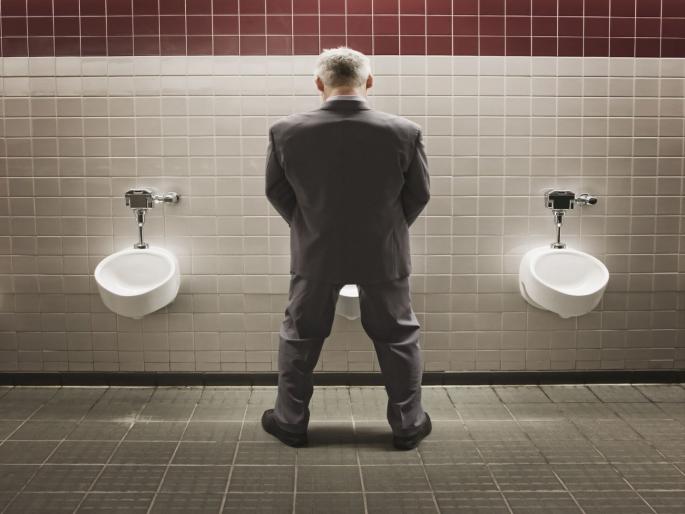 Urination time longer than 20 seconds could signal health issues says expert | लघवीसाठी इतक्या सेकंदापेक्षा जास्त वेळ लागणं घातक, होऊ शकतात गंभीर समस्या Urination time longer than 20 seconds could signal health issues says expert | लघवीसाठी इतक्या सेकंदापेक्षा जास्त वेळ लागणं घातक, होऊ शकतात गंभीर समस्या
