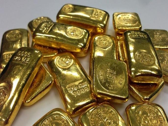 15 lakh gold inside underwear passenger travelling from Singapore | अंडरविअरमध्ये 15 लाख रूपयांचं सोनं, तस्करीची आयडिया बघून पोलिसही हैराण