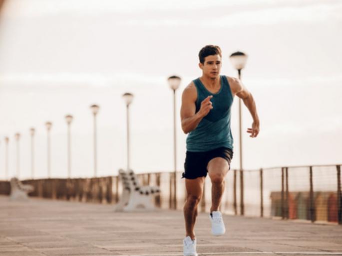 Weight Loss Tips : Method running quickly reduces weight | वजन कमी करण्यासाठी रनिंगची योग्य पद्धत काय असते? जाणून घ्या... Weight Loss Tips : Method running quickly reduces weight | वजन कमी करण्यासाठी रनिंगची योग्य पद्धत काय असते? जाणून घ्या...