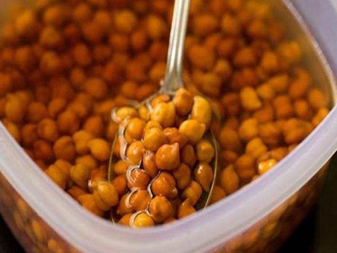 Eating wet gram on an empty stomach every morning helps in weight loss | रोज सकाळी रिकाम्या पोटी भिजवलेले चणे खाल्ल्याने वजन होतं कमी, होतात इतरही अनेक फायदे Eating wet gram on an empty stomach every morning helps in weight loss | रोज सकाळी रिकाम्या पोटी भिजवलेले चणे खाल्ल्याने वजन होतं कमी, होतात इतरही अनेक फायदे