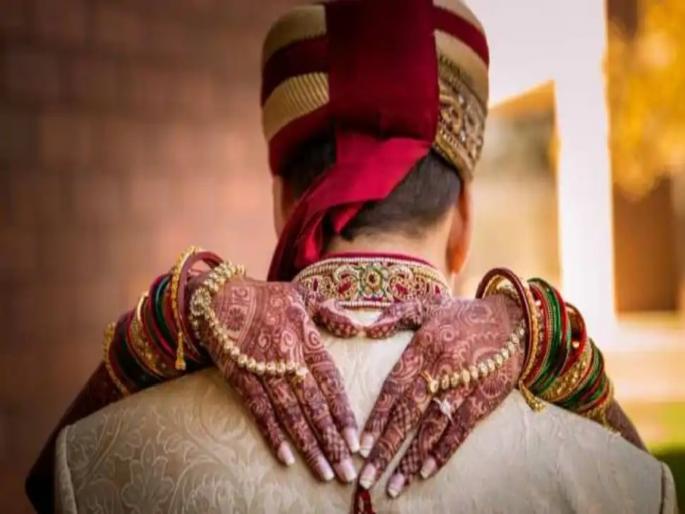 Bride cancel wedding on stage while groom did something wrong with her in Sambhal | नवरदेवाने मंडपातच केलं 'अश्लील' वर्तन, नवरीने लगेच लग्न करण्यास दिला नकार Bride cancel wedding on stage while groom did something wrong with her in Sambhal | नवरदेवाने मंडपातच केलं 'अश्लील' वर्तन, नवरीने लगेच लग्न करण्यास दिला नकार