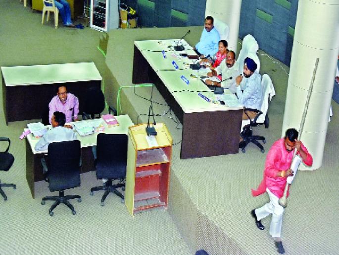 The meeting rejected the reservation rejected by the council | आरक्षण वगळण्याचा ठराव सभेने फेटाळला The meeting rejected the reservation rejected by the council | आरक्षण वगळण्याचा ठराव सभेने फेटाळला