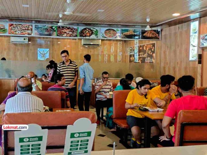 you charge more than MRP then why do you add service charge again asks Delhi High Court to restaurants owners | २० रुपयांची बाटली १०० रुपयांना विकता, मग पुन्हा 'सर्व्हिस चार्ज' का घेता? न्यायालयाचा सवाल you charge more than MRP then why do you add service charge again asks Delhi High Court to restaurants owners | २० रुपयांची बाटली १०० रुपयांना विकता, मग पुन्हा 'सर्व्हिस चार्ज' का घेता? न्यायालयाचा सवाल