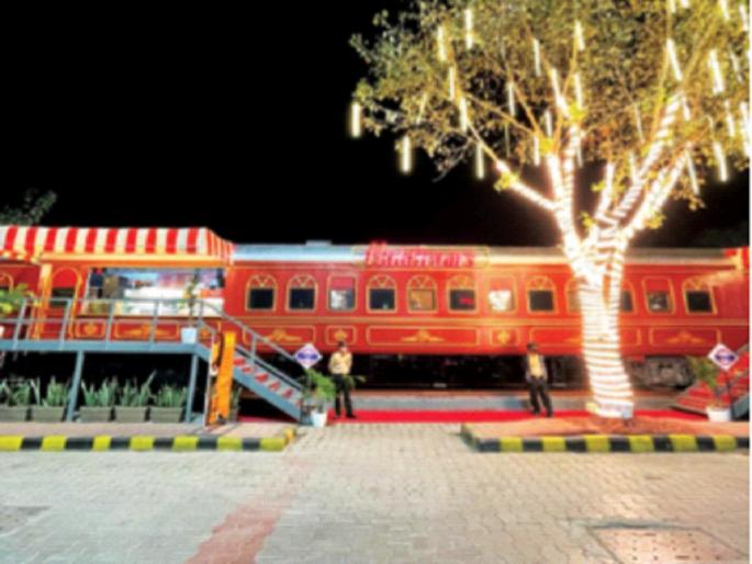 Nagpur's Restaurant on Wheels preferred over Mumbai, Central Railway to launch four more locations soon | मुंबईपेक्षा नागपूरच्या रेस्टॉरंट ऑन व्हीलला अधिक पसंती, मध्य रेल्वे लवकरच आणखी चार ठिकाणी सुरु करणार Nagpur's Restaurant on Wheels preferred over Mumbai, Central Railway to launch four more locations soon | मुंबईपेक्षा नागपूरच्या रेस्टॉरंट ऑन व्हीलला अधिक पसंती, मध्य रेल्वे लवकरच आणखी चार ठिकाणी सुरु करणार