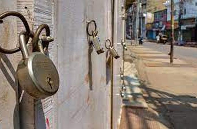 Restrictions in Buldana district again from Monday, shops only till 4 pm! | बुलडाणा जिल्ह्यात सोमवारपासून पुन्हा निर्बंध, दुकाने दुपारी ४ पर्यंतच! Restrictions in Buldana district again from Monday, shops only till 4 pm! | बुलडाणा जिल्ह्यात सोमवारपासून पुन्हा निर्बंध, दुकाने दुपारी ४ पर्यंतच!