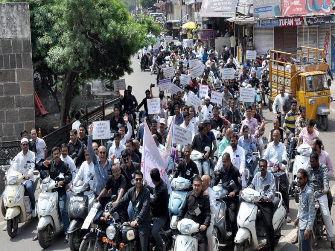 View of the merchandise unity in the city from 'Bandh' | ‘बंद’ मधून शहरात व्यापारी एकजुटीचे दर्शन View of the merchandise unity in the city from 'Bandh' | ‘बंद’ मधून शहरात व्यापारी एकजुटीचे दर्शन