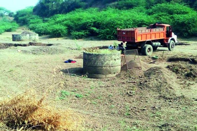 Only 6 out of 31 deserted auction | ३१ पैकी केवळ ६ वाळूपट्ट्यांचे लिलाव  Only 6 out of 31 deserted auction | ३१ पैकी केवळ ६ वाळूपट्ट्यांचे लिलाव