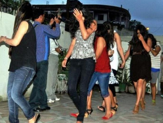 'Rave party'; 14 accused with teenager | ‘रेव्ह पार्टी’वर धाड; तरुणींसह १४ अटकेत 'Rave party'; 14 accused with teenager | ‘रेव्ह पार्टी’वर धाड; तरुणींसह १४ अटकेत