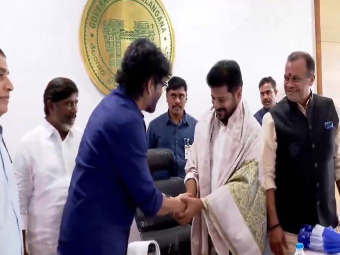 'No compromise on law and order', Telangana Chief Minister Revanth Reddy issues stern warning to Telugu Film Association | 'कायदा आणि सुव्यवस्थेशी तडजोड नाही', तेलंगणाचे मुख्यमंत्री रेवंत रेड्डी यांचा तेलगू चित्रपट संघटनेला कडक इशारा 'No compromise on law and order', Telangana Chief Minister Revanth Reddy issues stern warning to Telugu Film Association | 'कायदा आणि सुव्यवस्थेशी तडजोड नाही', तेलंगणाचे मुख्यमंत्री रेवंत रेड्डी यांचा तेलगू चित्रपट संघटनेला कडक इशारा