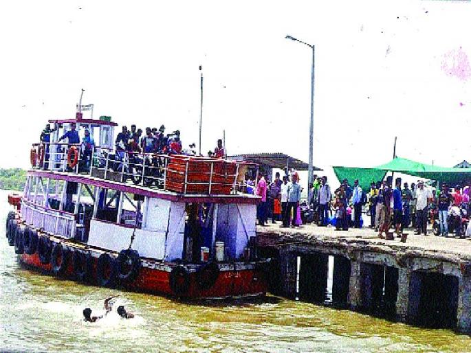 Continues to launch the Mumbai-Reverse Launch service, providing relief to passengers | मुंबई-रेवस लाँच सेवा सुरू, प्रवाशांना दिलासा Continues to launch the Mumbai-Reverse Launch service, providing relief to passengers | मुंबई-रेवस लाँच सेवा सुरू, प्रवाशांना दिलासा