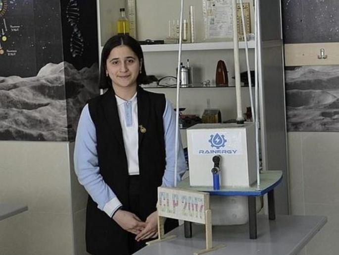 15-year-old girl's fateful search, due to rain drops, | 15 वर्षीय मुलीचा भन्नाट शोध, पावसाच्या थेंबापासून वीजनिर्मित्ती