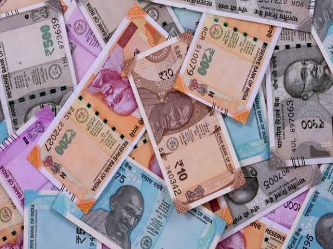 Enter the interest rate deduction on bank savings by deduction | दृष्टिकोन : बँकेतील कष्टाच्या बचतीवर व्याजदर कपातीद्वारे घाला Enter the interest rate deduction on bank savings by deduction | दृष्टिकोन : बँकेतील कष्टाच्या बचतीवर व्याजदर कपातीद्वारे घाला