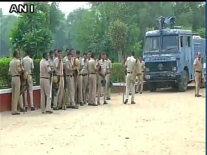 Two management staff detained in Pradyumna murder case; The father will ask for the Supreme Court | प्रद्युम्नच्या हत्येप्रकरणी दोन व्यवस्थापकीय कर्मचारी अटकेत; वडील सुप्रीम कोर्टात मागणार दाद Two management staff detained in Pradyumna murder case; The father will ask for the Supreme Court | प्रद्युम्नच्या हत्येप्रकरणी दोन व्यवस्थापकीय कर्मचारी अटकेत; वडील सुप्रीम कोर्टात मागणार दाद