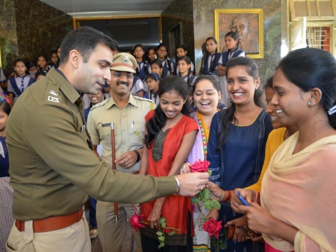 Now the latest 'RFID' system for patrolling Sangli | सांगलीत गस्तीसाठी आता अत्याधुनिक ‘आरएफआयडी’ यंत्रणा Now the latest 'RFID' system for patrolling Sangli | सांगलीत गस्तीसाठी आता अत्याधुनिक ‘आरएफआयडी’ यंत्रणा