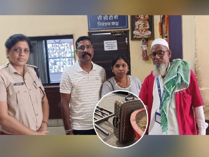 They forgotten the bag at the railway station, but the coolie found the owner and returned it | रेल्वे स्टेशनवर बॅग विसरले, पण कुलींनी मालकाला शोधून काढले They forgotten the bag at the railway station, but the coolie found the owner and returned it | रेल्वे स्टेशनवर बॅग विसरले, पण कुलींनी मालकाला शोधून काढले