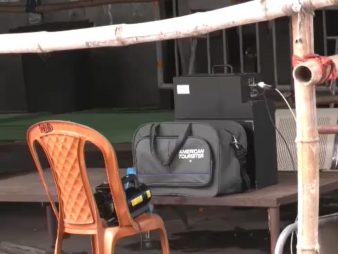 Kolkata Doctor Case suspicious unclaimed bag located at rg kar madical college hospital kolkata | खळबळजनक! आरजी कर हॉस्पिटलमध्ये आंदोलनाच्या ठिकाणी बेवारस बॅग, बॉम्ब स्क्वॉड दाखल Kolkata Doctor Case suspicious unclaimed bag located at rg kar madical college hospital kolkata | खळबळजनक! आरजी कर हॉस्पिटलमध्ये आंदोलनाच्या ठिकाणी बेवारस बॅग, बॉम्ब स्क्वॉड दाखल