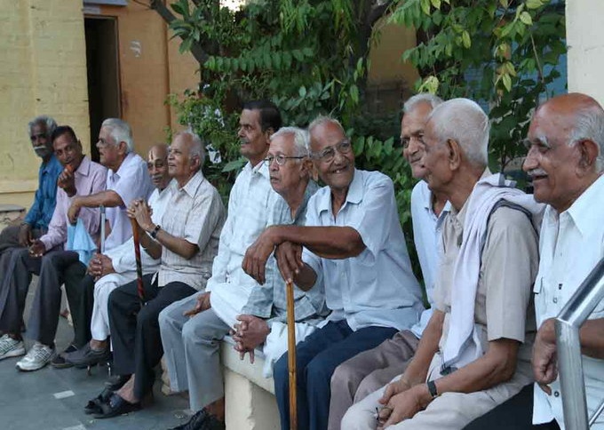 The old homestead is now in the 'town of herds'; | ‘पाळणाघरांच्या शहरा’त आता वृद्धाश्रम; आर्थिकदृष्ट्या दुर्बल ज्येष्ठांनी केली होती मागणी