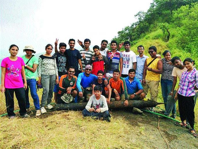Conservation of fort-fort in the district of raigad | रायगडमधील गड-किल्ल्यांचे संवर्धन Conservation of fort-fort in the district of raigad | रायगडमधील गड-किल्ल्यांचे संवर्धन