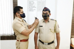 28 police officers promoted | २८ पोलीस अंमलदारांना पदोन्नती