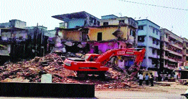 Old records of the building disappear from the municipality | पालिकेतून इमारतीचे जुने रेकॉर्ड गायब Old records of the building disappear from the municipality | पालिकेतून इमारतीचे जुने रेकॉर्ड गायब