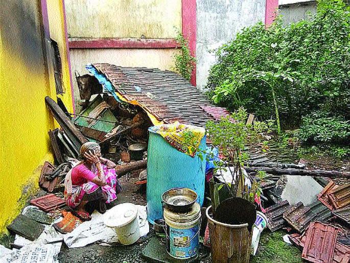 The flood was over, but the dam of tears burst | पूर ओसरला, मात्र अश्रूंचा बांध फुटला The flood was over, but the dam of tears burst | पूर ओसरला, मात्र अश्रूंचा बांध फुटला