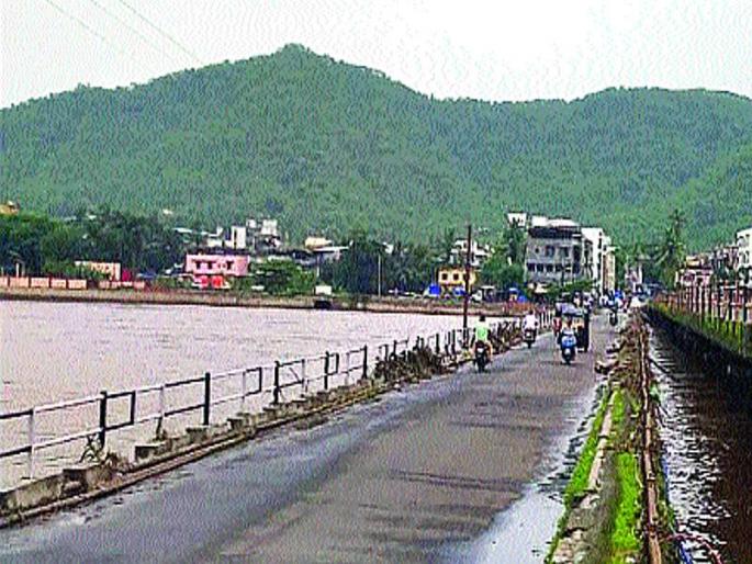 After about 90 hours, the water of the Kundalika river flowed | तब्बल २९ तासांनंतर ओसरले कुंडलिका नदीचे पाणी After about 90 hours, the water of the Kundalika river flowed | तब्बल २९ तासांनंतर ओसरले कुंडलिका नदीचे पाणी