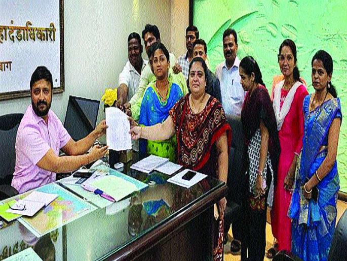 Impact on billions of revenue | महसूल कर्मचारी बेमुदत संपावर : कोट्यवधीच्या महसुलावर परिणाम Impact on billions of revenue | महसूल कर्मचारी बेमुदत संपावर : कोट्यवधीच्या महसुलावर परिणाम