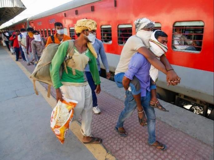 The plight of migrant workers and the railway mirage! | स्थलांतरित मजुरांचे हाल अन् रेल्वेचे मृगजळ! The plight of migrant workers and the railway mirage! | स्थलांतरित मजुरांचे हाल अन् रेल्वेचे मृगजळ!