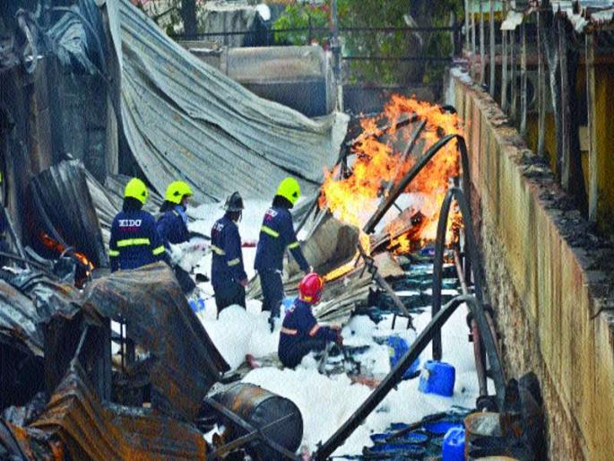 Fire to the chemical company in the location | तळोजात रासायनिक कंपनीला आग Fire to the chemical company in the location | तळोजात रासायनिक कंपनीला आग