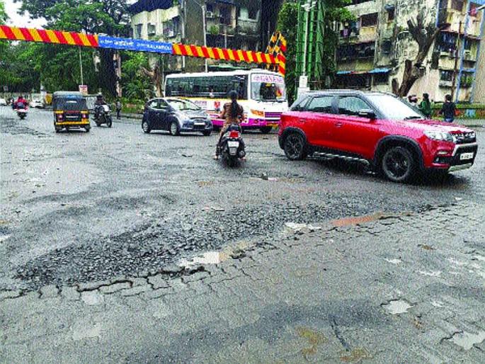 The Empire of the Pits in the Cidco Colony of Kalamboli | कळंबोलीतील सिडको वसाहतीत खड्ड्यांचे साम्राज्य The Empire of the Pits in the Cidco Colony of Kalamboli | कळंबोलीतील सिडको वसाहतीत खड्ड्यांचे साम्राज्य