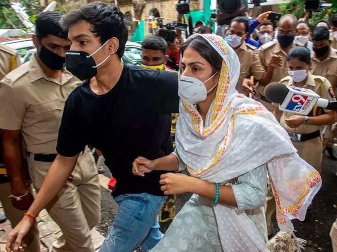 Sushant Singh Rajput Case NCB carried outs raids at several places in Mumbai | Sushant Singh Rajput Case: एनसीबी अॅक्शन मोडमध्ये; शोविकच्या चौकशीनंतर मुंबईत मोठी कारवाई Sushant Singh Rajput Case NCB carried outs raids at several places in Mumbai | Sushant Singh Rajput Case: एनसीबी अॅक्शन मोडमध्ये; शोविकच्या चौकशीनंतर मुंबईत मोठी कारवाई